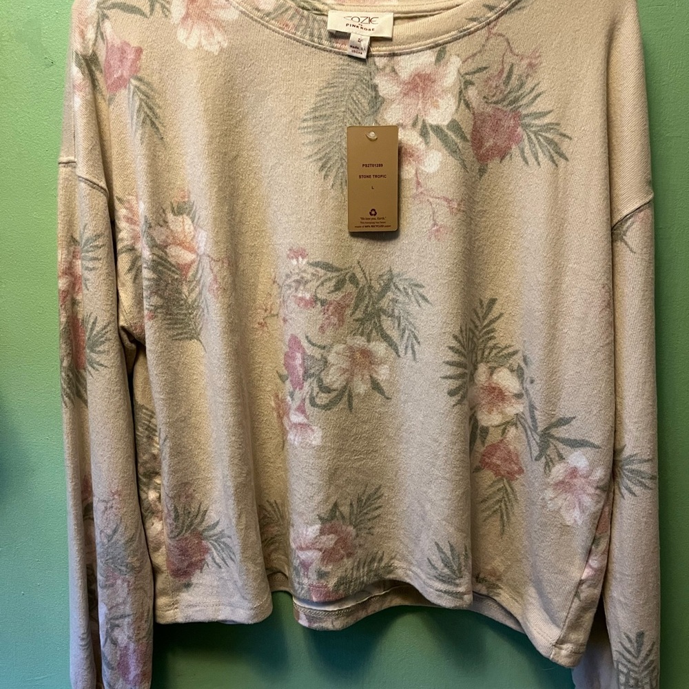 NWT 2 Piece Set Pink Rose Floral Sweatshirt and Shorts